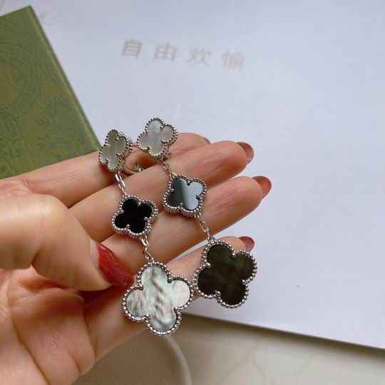 Van Cleef & Arpels earring 04lyh12 (1)