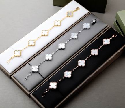 Van Cleef & Arpels necklace 04lyh22  (2)