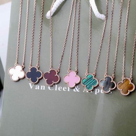 Van Cleef & Arpels necklace 04lyh24 (1)