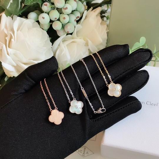 Van Cleef & Arpels necklace 04lyh26 (2)