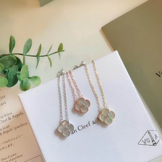 Van Cleef & Arpels necklace 04lyh26 (3)