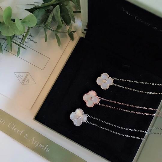 Van Cleef & Arpels necklace 04lyh26 (4)