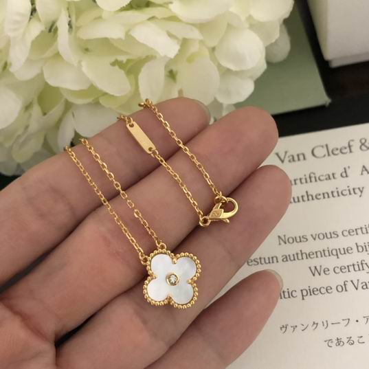 Van Cleef & Arpels necklace 04lyh27  (1)