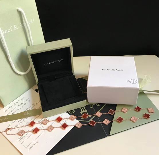 Van Cleef & Arpels necklace 04lyh30 (1)