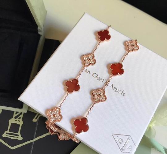 Van Cleef & Arpels necklace 04lyh30 (2)