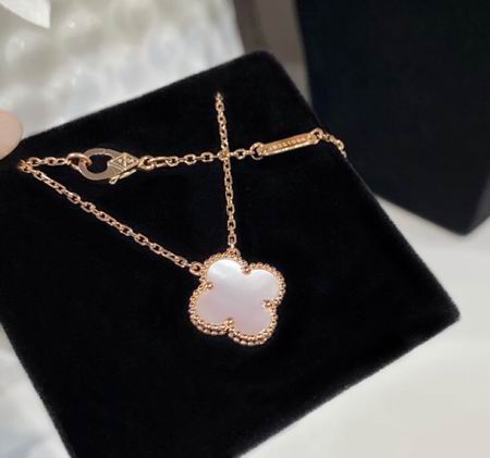 Van Cleef & Arpels necklace 04lyh34 (2)