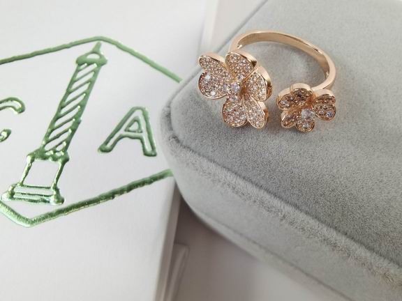 Van Cleef & Arpels ring 04lyh08  (1)