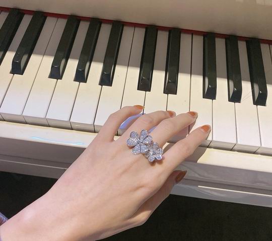 Van Cleef & Arpels ring 04lyh08  (4)