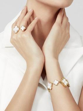 Van Cleef & Arpels ring 04lyh11 (24)