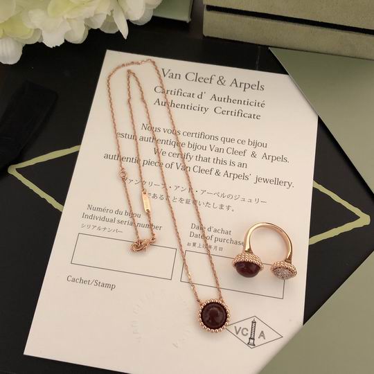 Van Cleef & Arpels suits 04lyh01 (5)