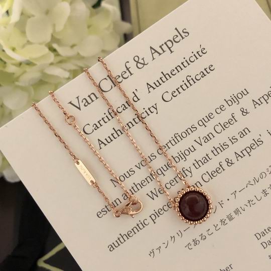 Van Cleef & Arpels suits 04lyh01 (6)