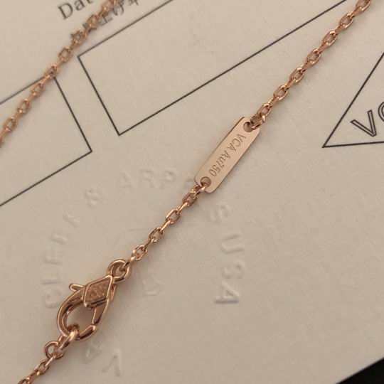 Van Cleef & Arpels suits 04lyh01 (7)