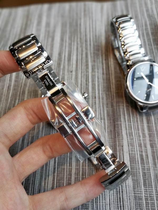 Burberry 40mm 54 (11)
