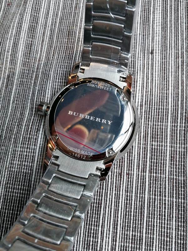 Burberry 40mm 54 (19)