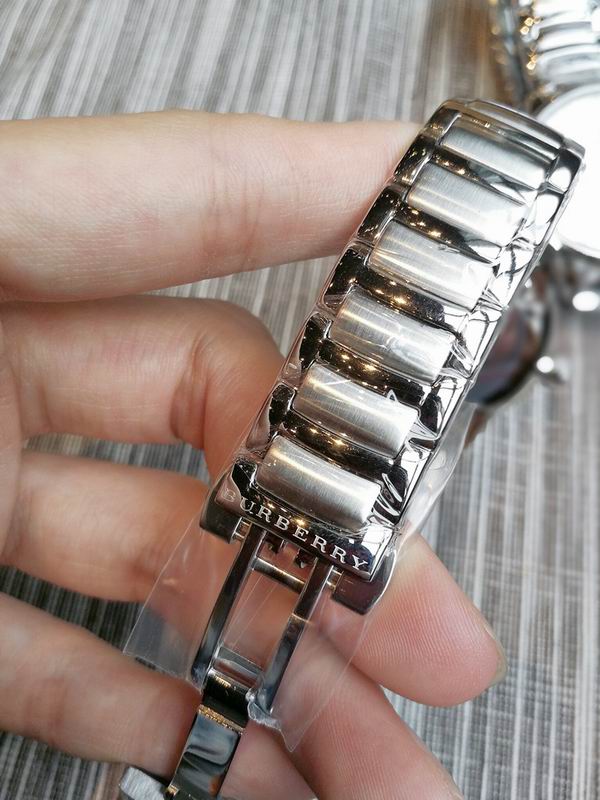 Burberry 40mm 54 (2)