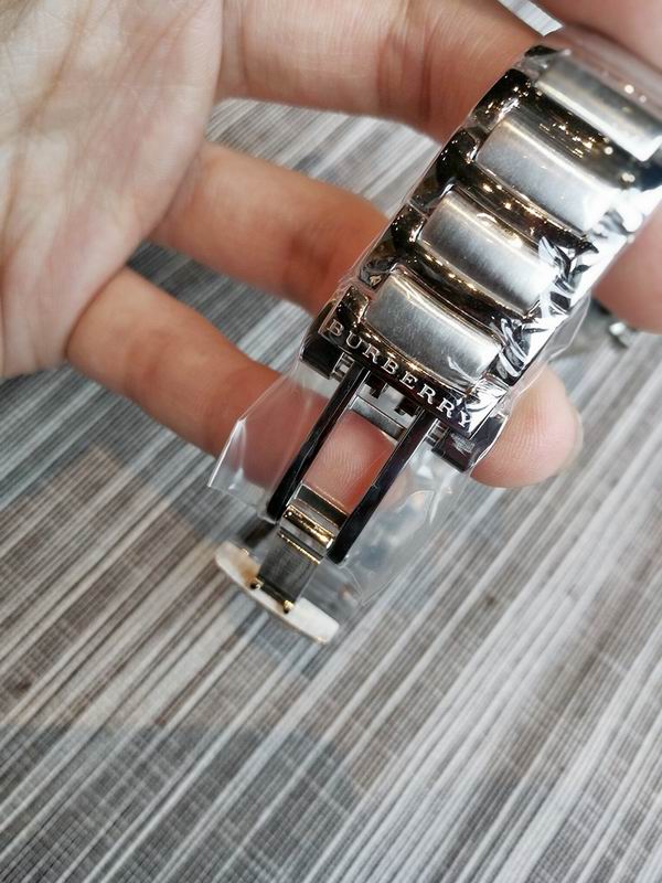 Burberry 40mm 54 (20)
