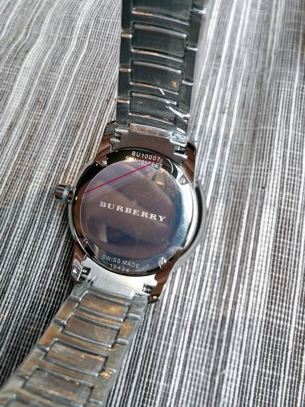Burberry 40mm 54 (3)