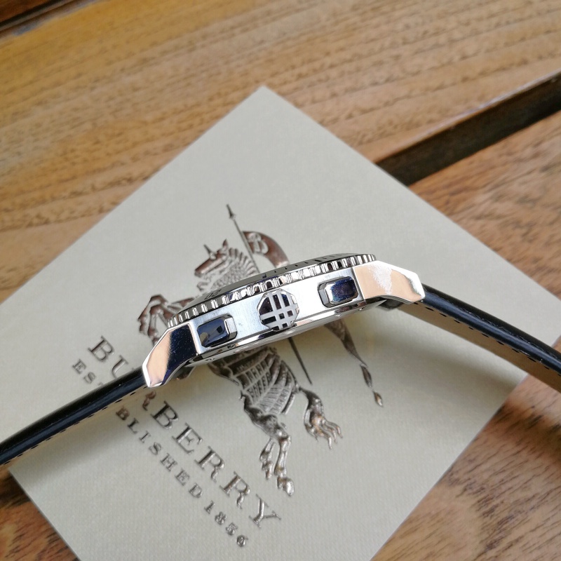Burberry 43mm 60 (3)