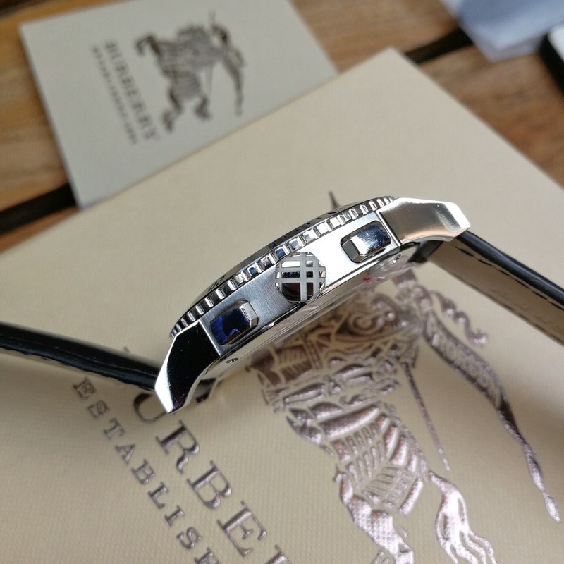 Burberry 43mm 62 (2)