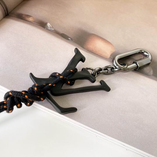 LV keyring 04lyh338 (11)