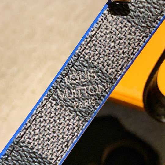 LV keyring 04lyh344  (8)