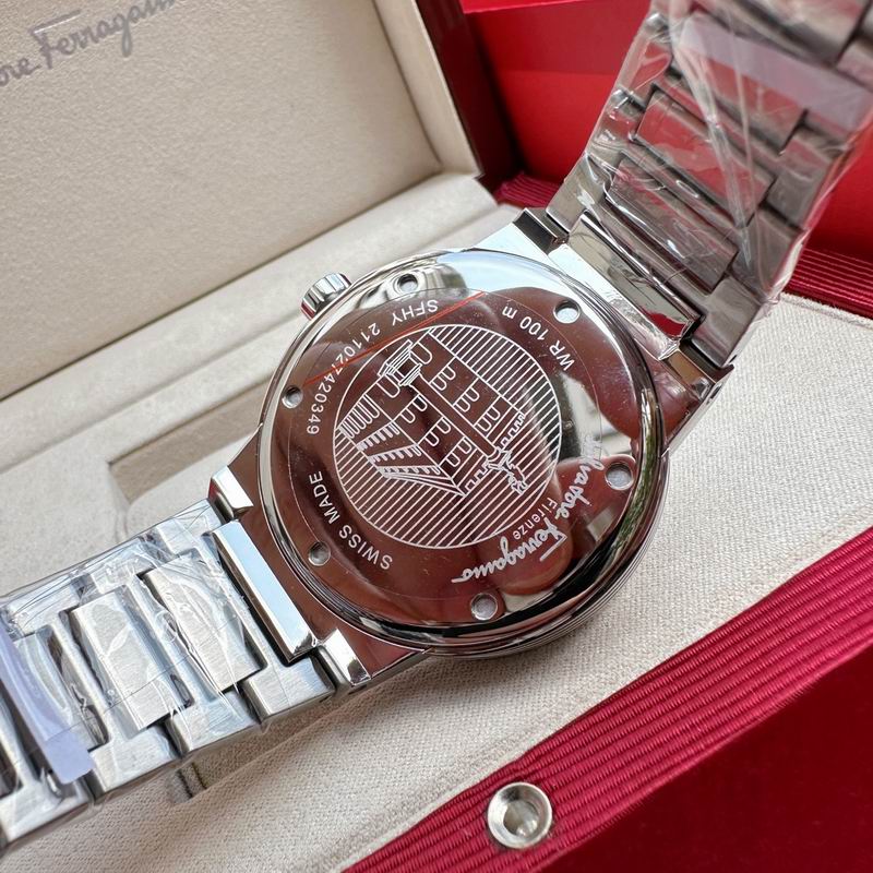 Ferragamo 43mm 24 (75)