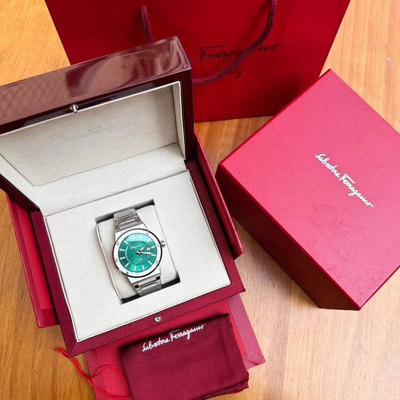 Ferragamo 43mm 24 (82)