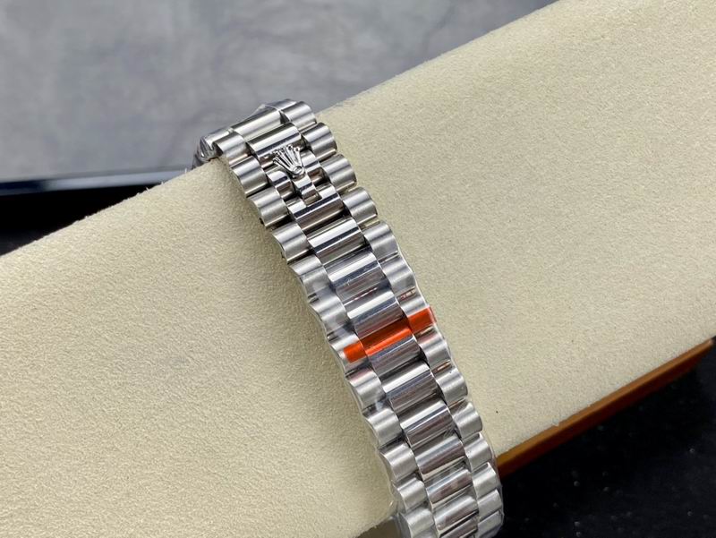 Rolex 40mm 32-Day Date (1)