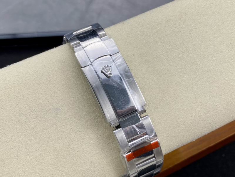 Rolex 42mm 27-Sky Dweller (6)