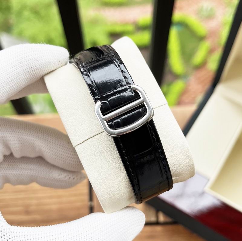 Cartier 44mm 114 (1)