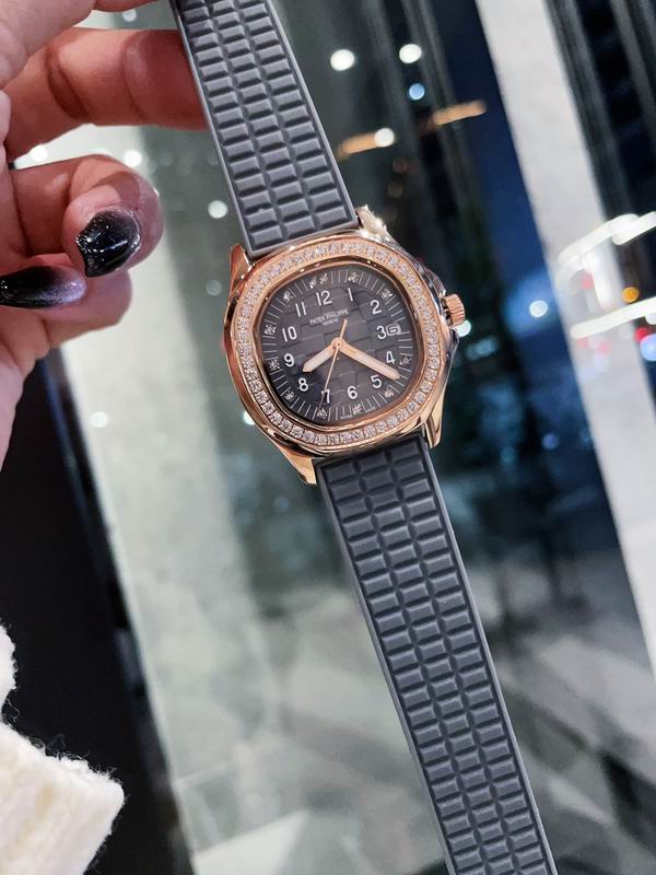 Patek Philippe 35.6mm 67 (2)