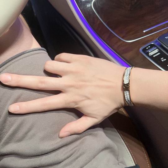 LV Bracelet 11lyh684 (4)