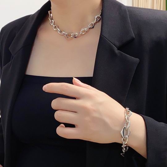 Prada necklace 11lyh40 (6)