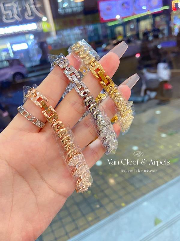 Van Cleef Arpels watch 62 (1)