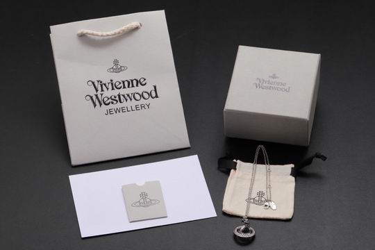 Vivienne Westwood necklace 11lyh10 (1)