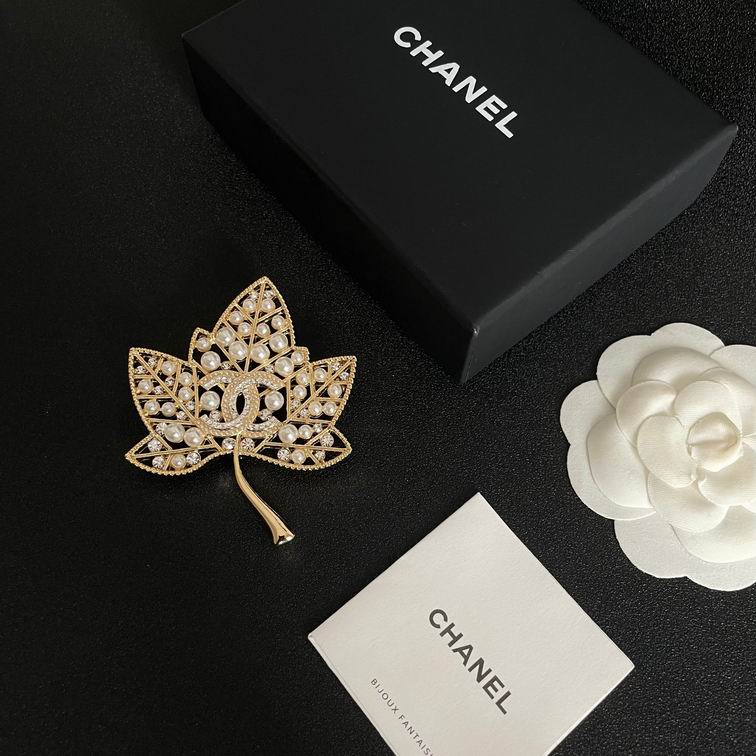 Chanel Brooch 12lyh17 (1)