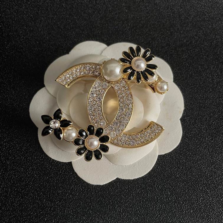Chanel Brooch 12lyh37 (3)