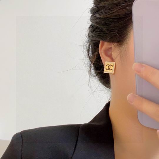 Chanel earring 12lyh24 (5)