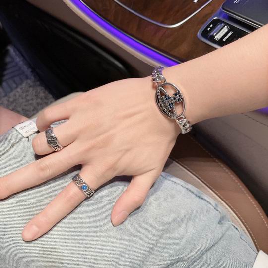 Vivienne Westwood bracelet 12lyh22 (5)