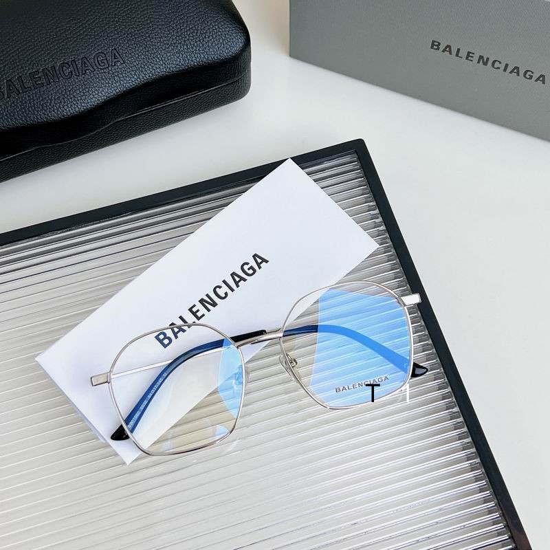 Balenciaga 1010 a02