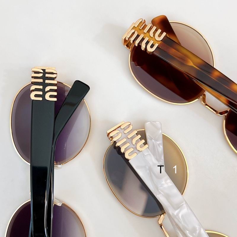 CELINE 116AV 57 19-140 a08