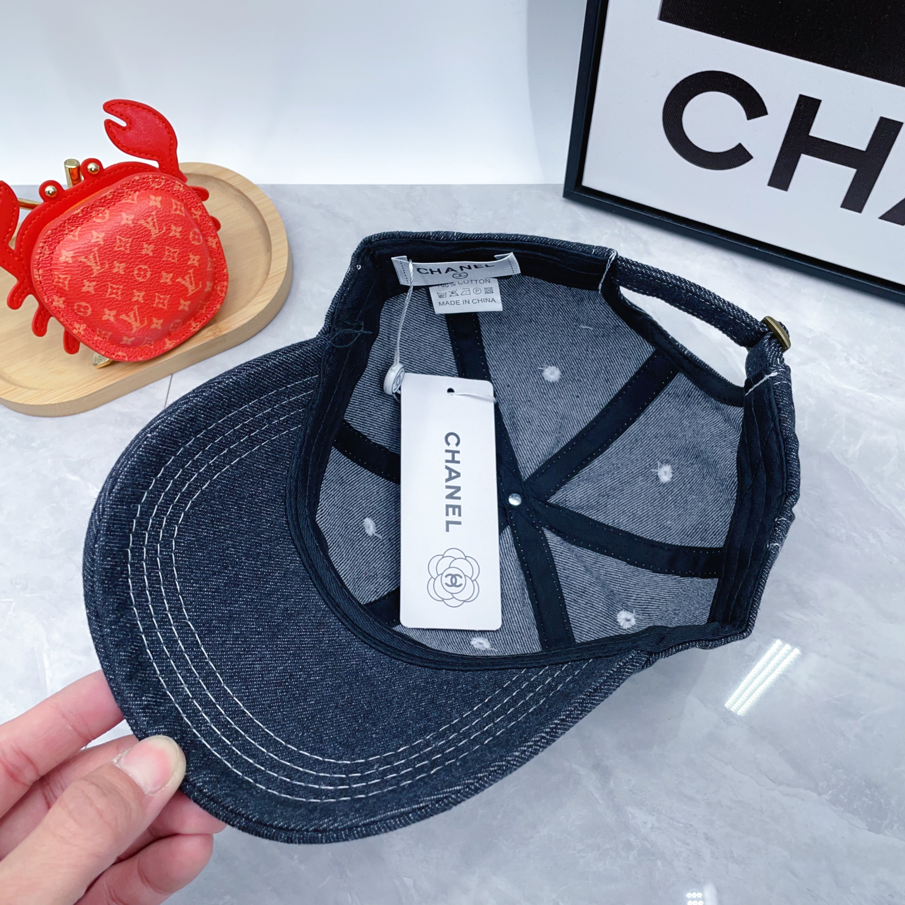 Chanel cap dx (2)