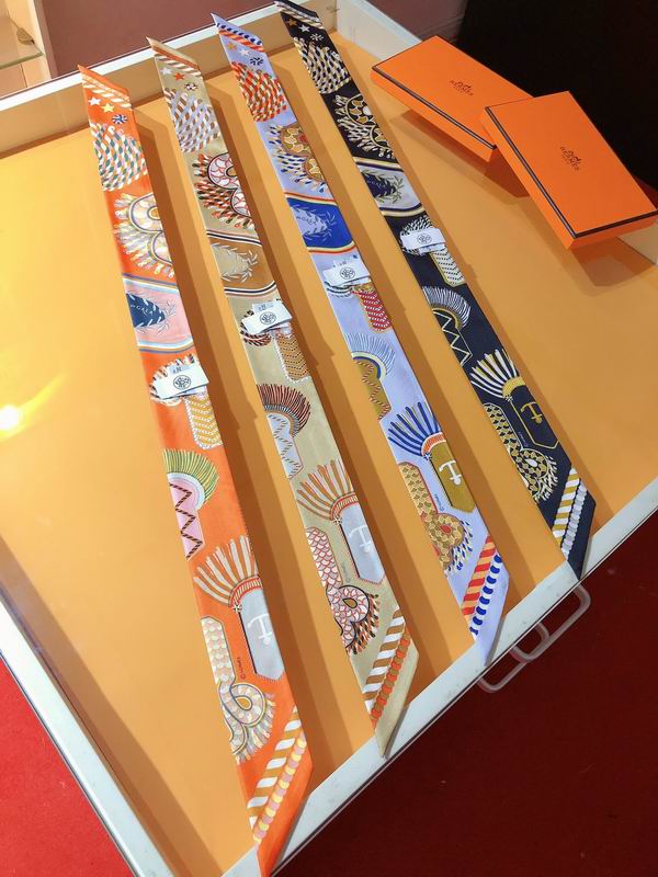 Hermes silk ribbon 5X86cm E27 (1)