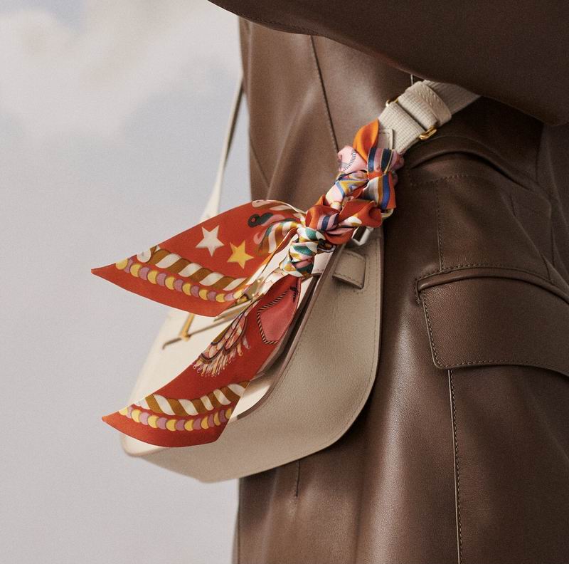 Hermes silk ribbon 5X86cm E27 (34)