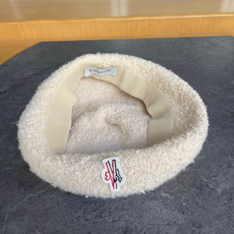 Moncler beret (2)