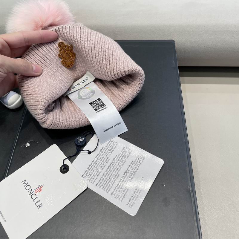 Moncler hat (1)