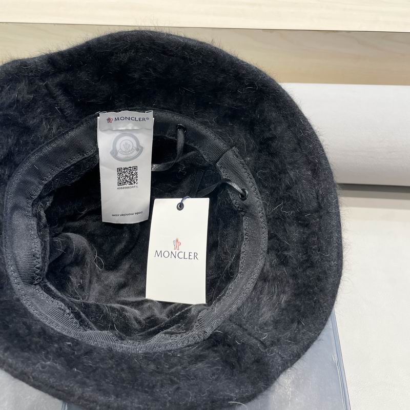 Moncler hat (1)