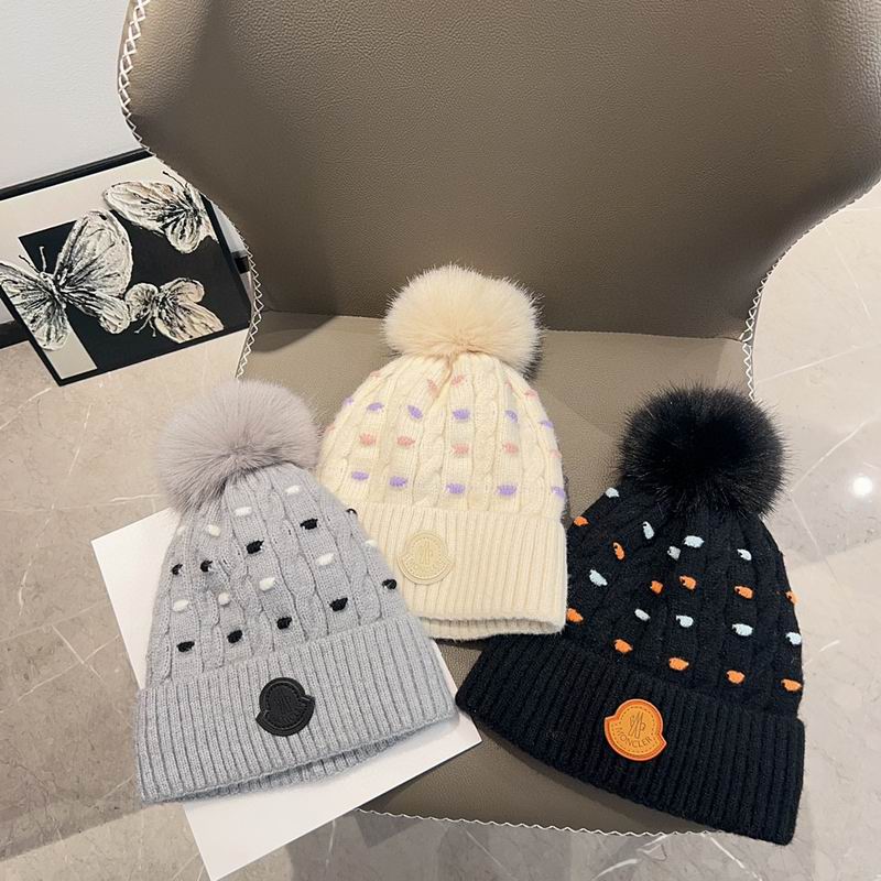Moncler hat (1)