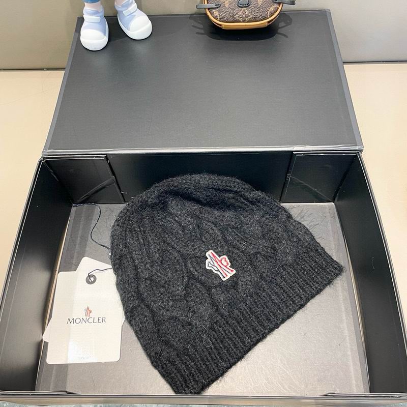 Moncler hat (1)