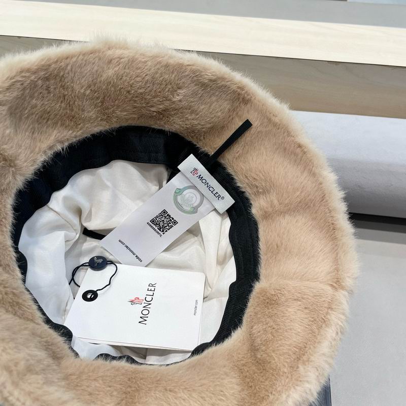Moncler hat (1)
